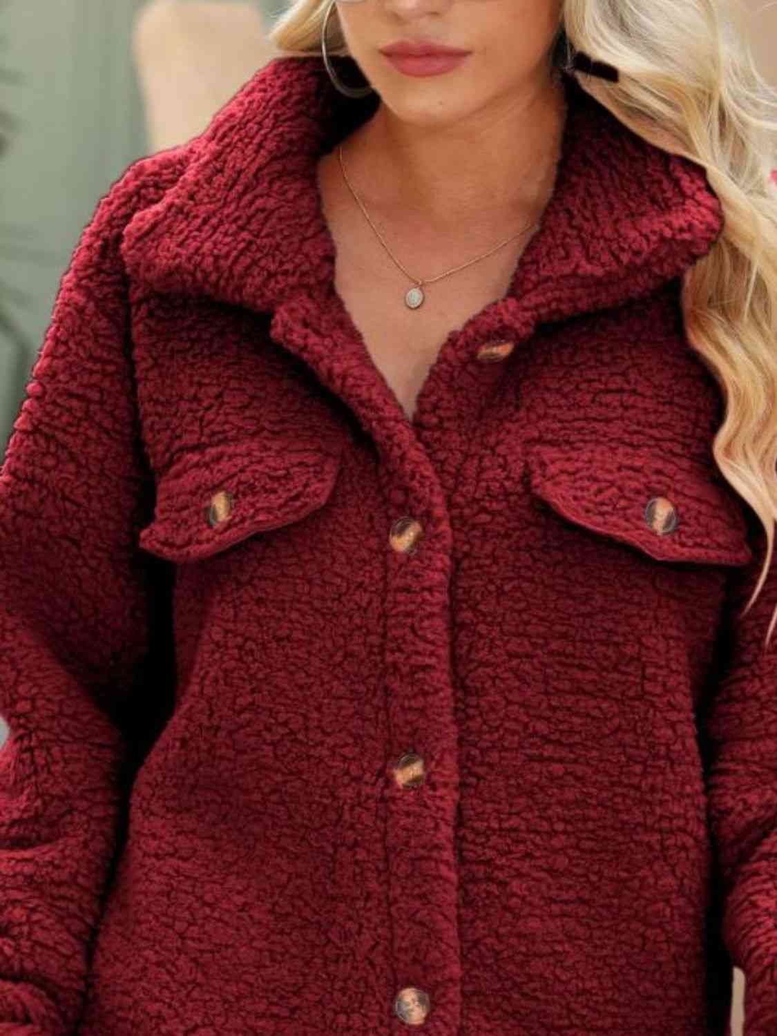 Manteau à col boutonné