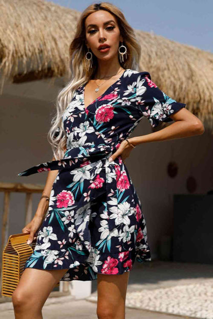 Vestido con sobrepelliz de manga con volante y lazo floral