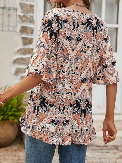 Blusa estampada con dobladillo con volantes y mangas con volantes