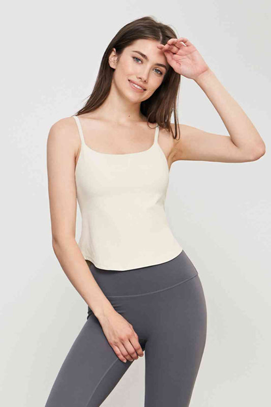 Cami deportivo con dobladillo curvado