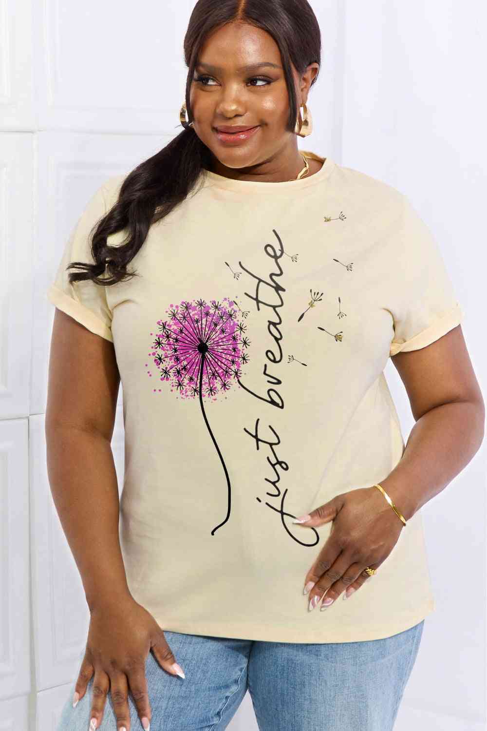 Simply Love T-shirt en coton graphique JUST BREATHE pleine taille