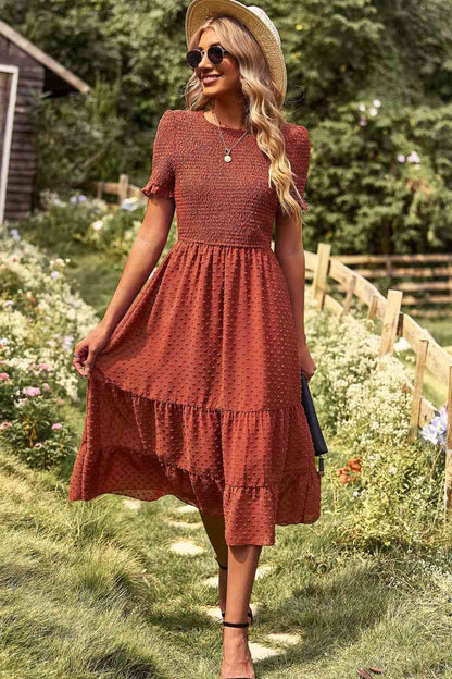 Robe midi smockée à manches courtes et col rond Swiss Dot