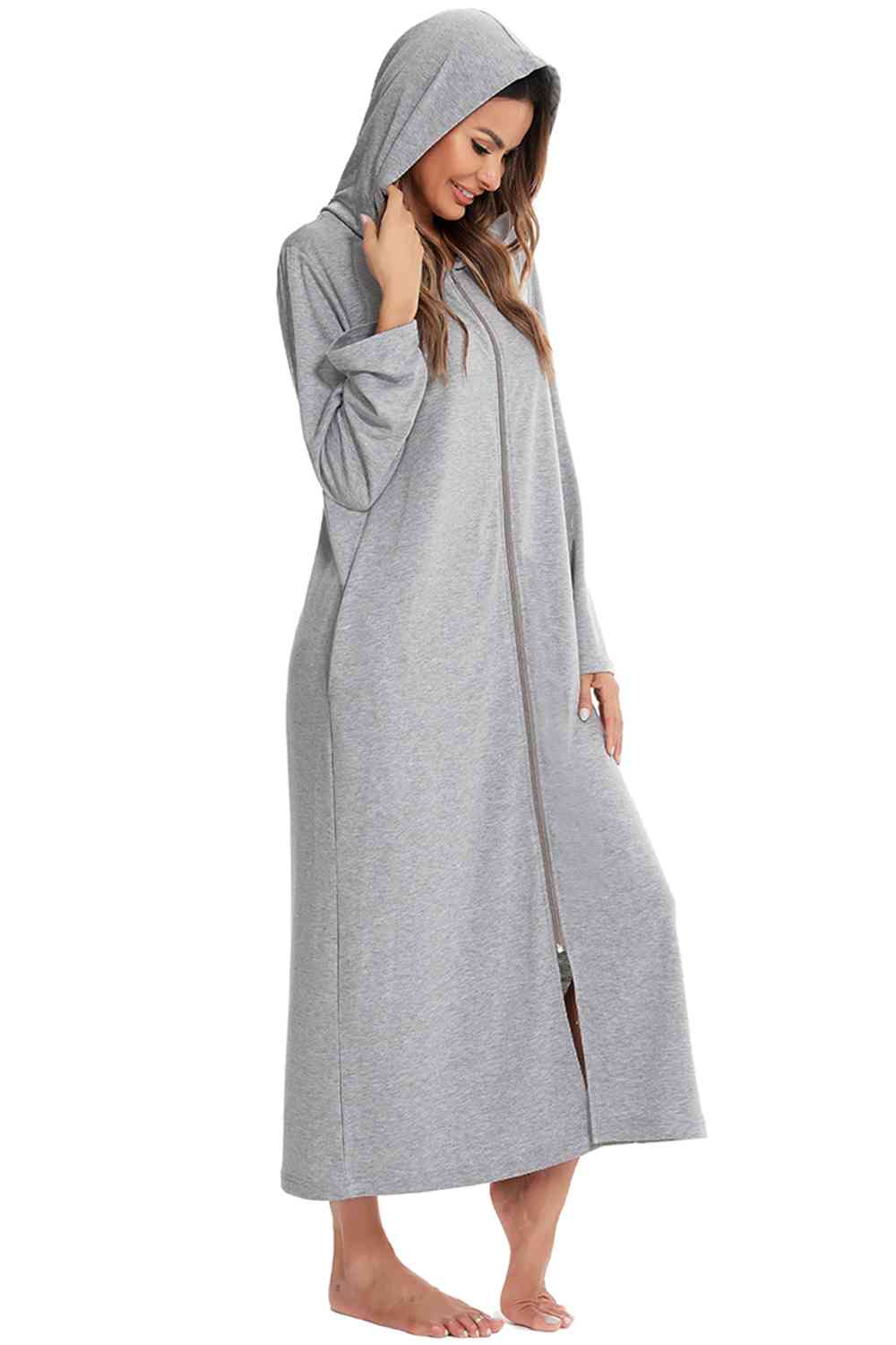 Robe de nuit à capuche zippée sur le devant avec poches