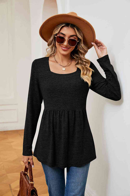 Top peplum de manga larga con cuello cuadrado