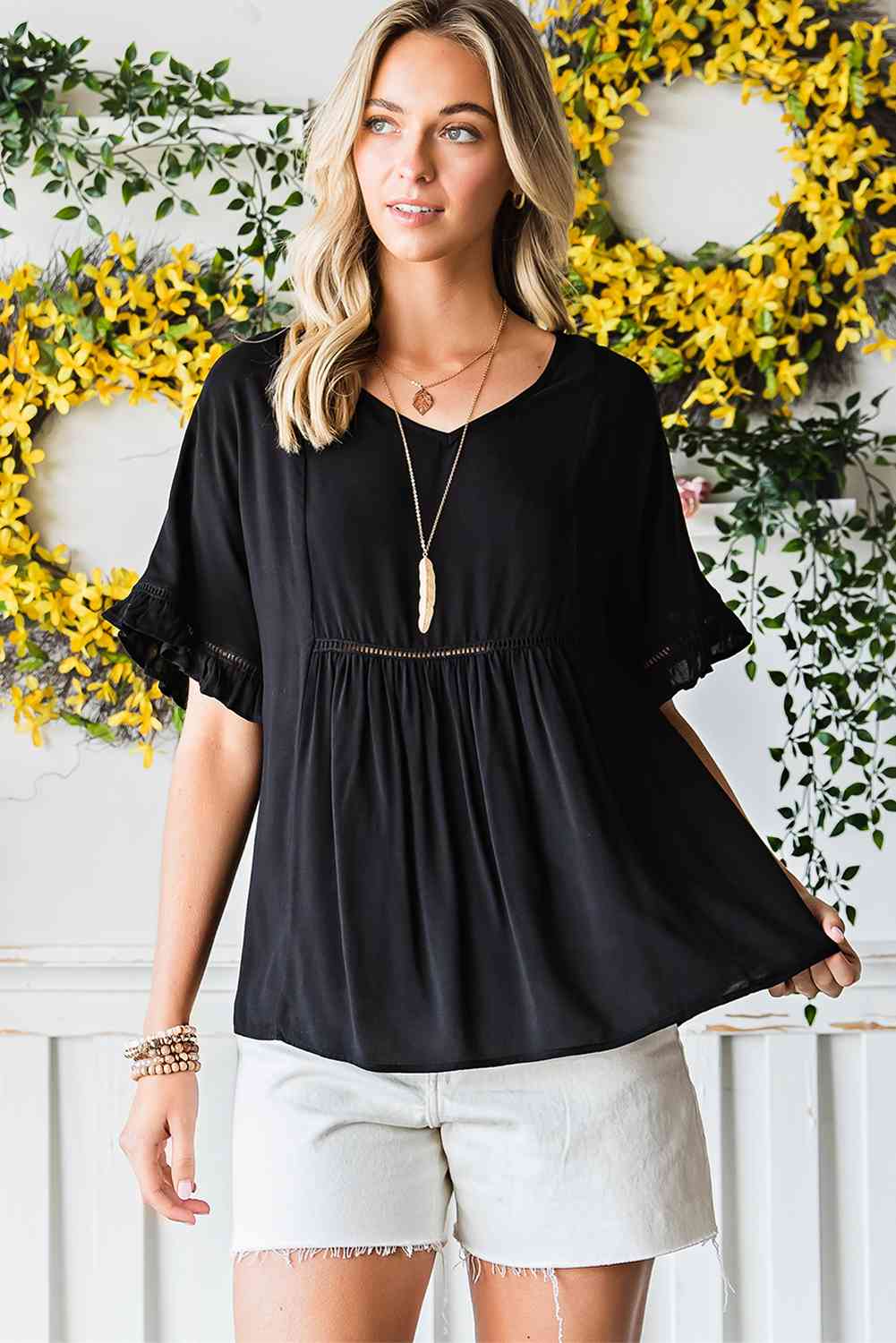 Blusa babydoll con cuello en V y mangas con volantes