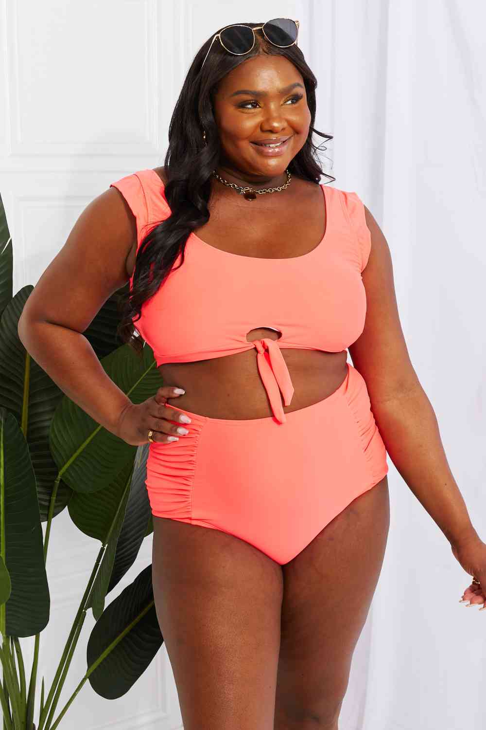 Conjunto de top de baño corto y braguitas fruncidas Sanibel de Marina West Swim en coral