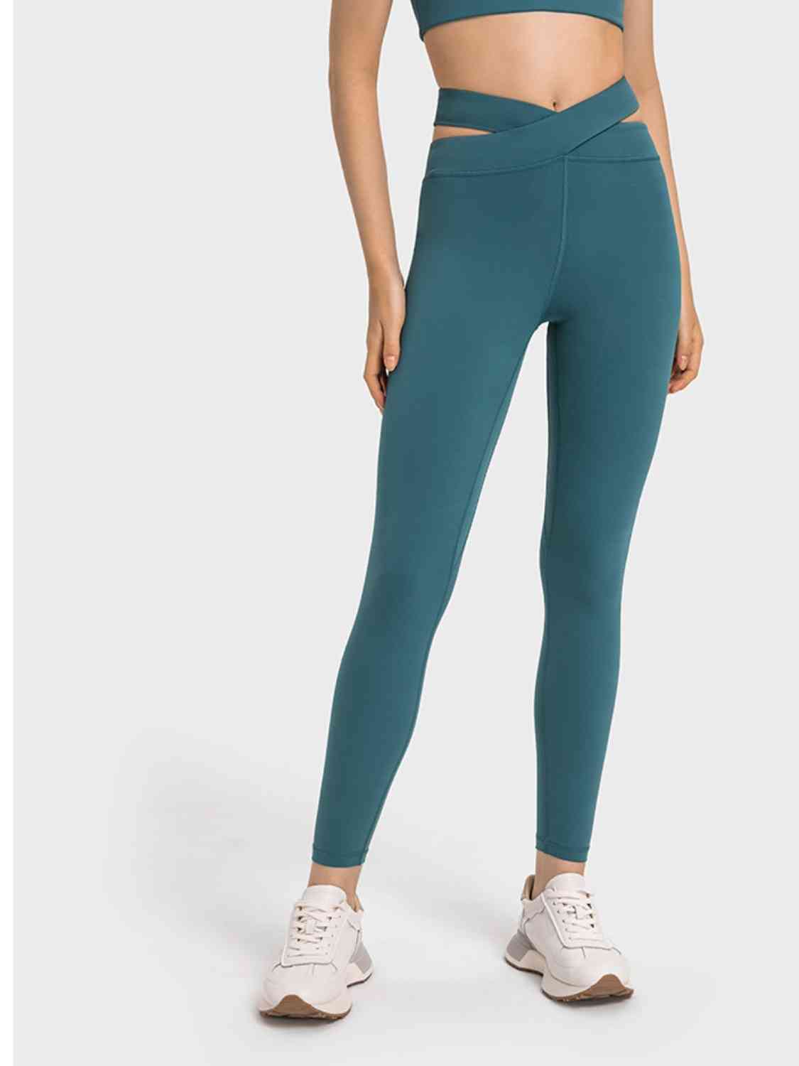 Leggings deportivos con aberturas cruzadas