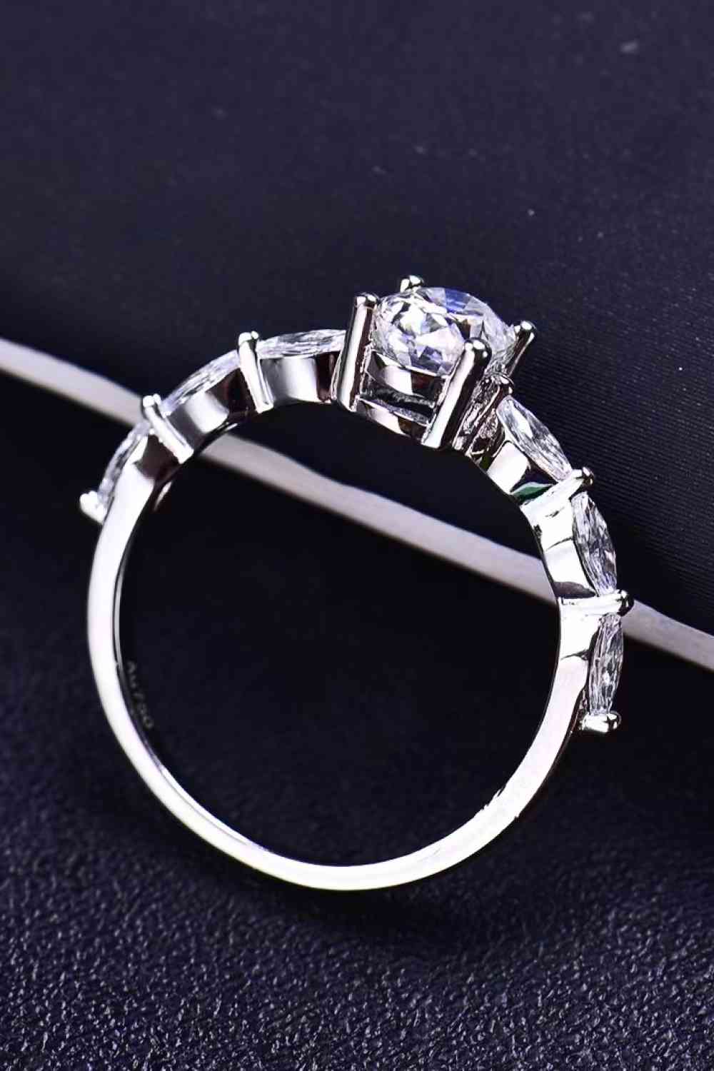 Bague ovale moissanite 1 carat