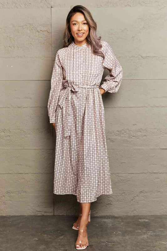 Robe imprimée à manches longues et taille nouée