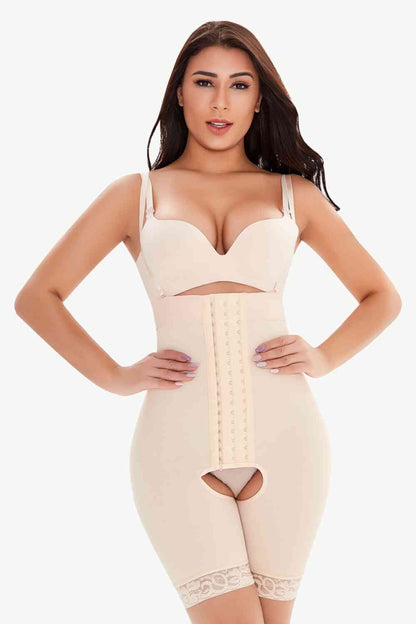 Body gainant pleine taille avec bordure en dentelle et crochets