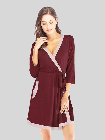 Robe à col surplis et poches à nouer à la taille