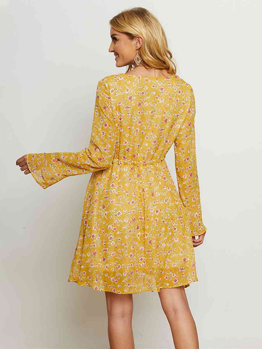 Robe florale à col en V et taille avec cordon de serrage