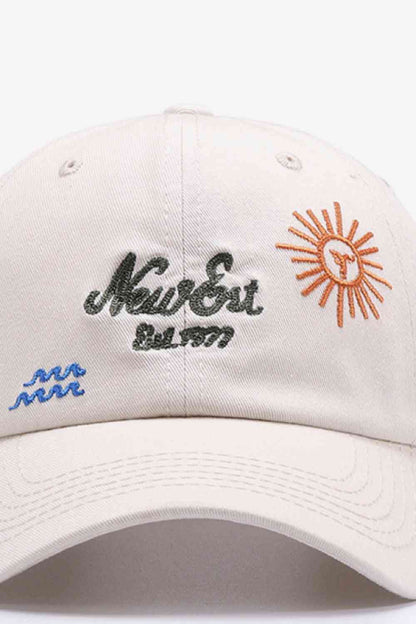 Gorra de béisbol con bordado en contraste