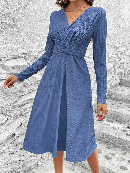 Robe à manches longues et col surplis croisé