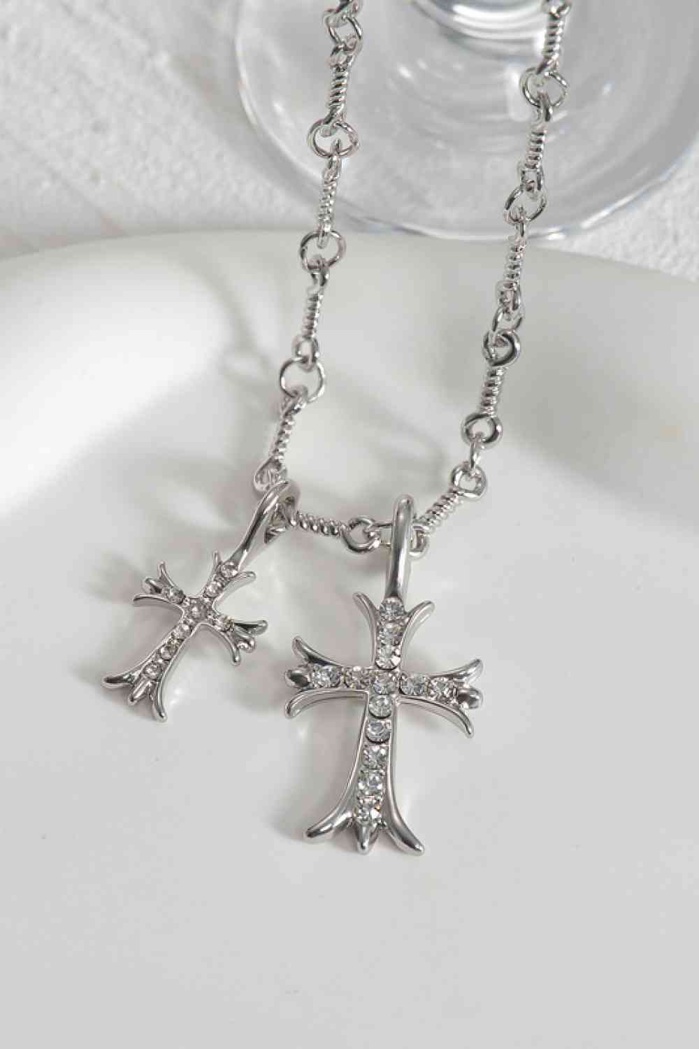 Collier en acier inoxydable avec pendentif croix