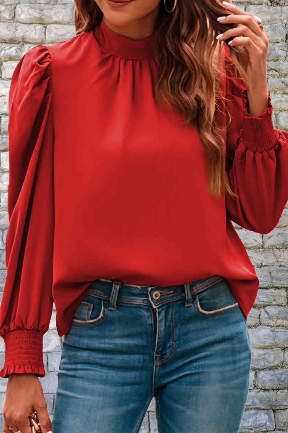 Blusa con mangas abullonadas y cuello simulado