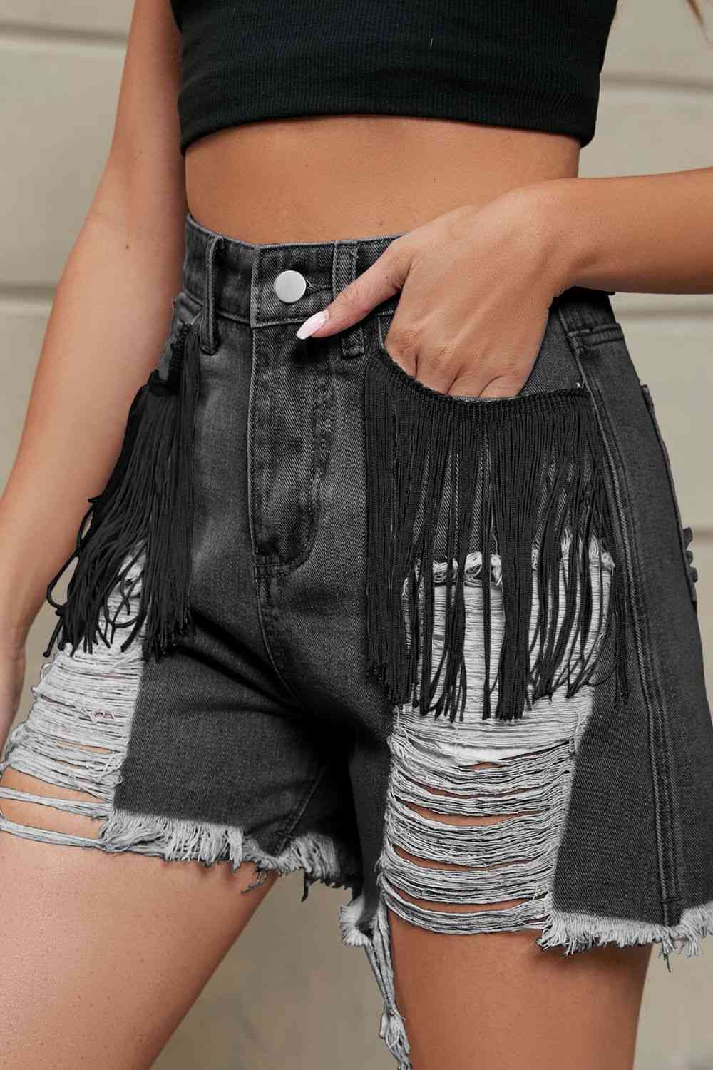 Short en jean vieilli à franges avec poches