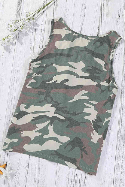 Camiseta sin mangas con detalle de dobladillo recortado y estampado de camuflaje