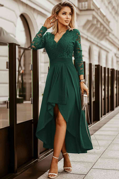 Robe en dentelle à col en V haut-bas