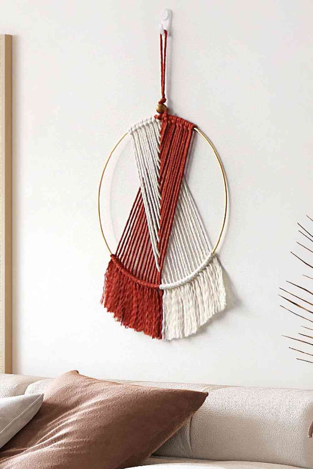 Colgante de pared de macramé redondo con flecos en contraste