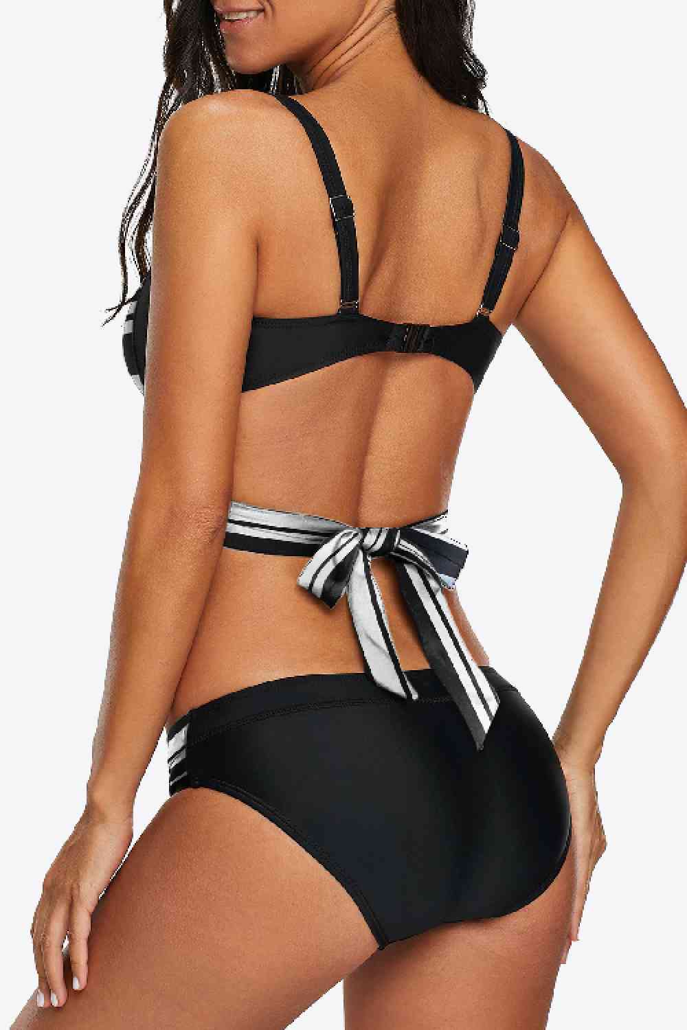 Conjunto de bikini con lazo cruzado a rayas