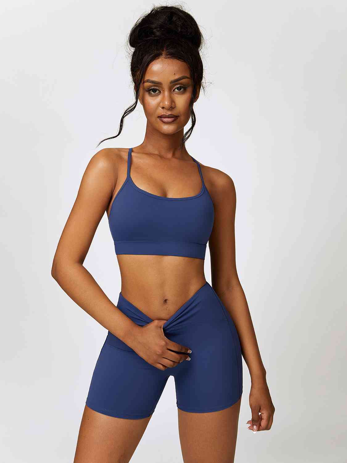 Ensemble soutien-gorge de sport et short à large ceinture