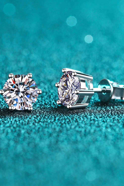 Boucles d'oreilles à tige en moissanite adorées