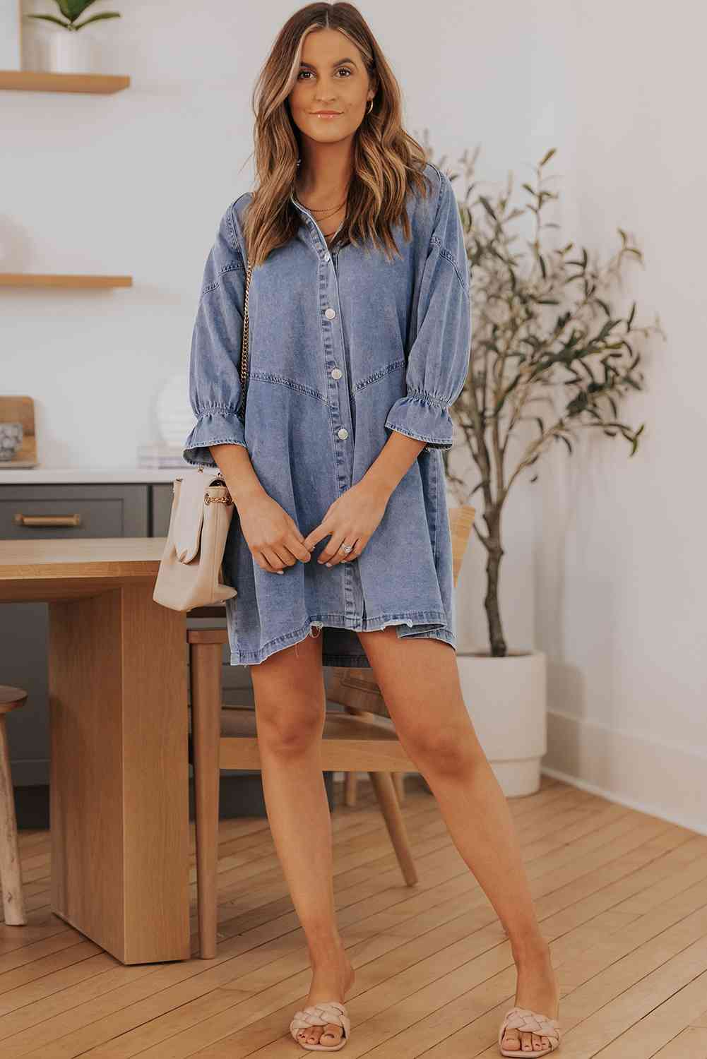 Minivestido denim con cuello con cuello y mangas con volantes