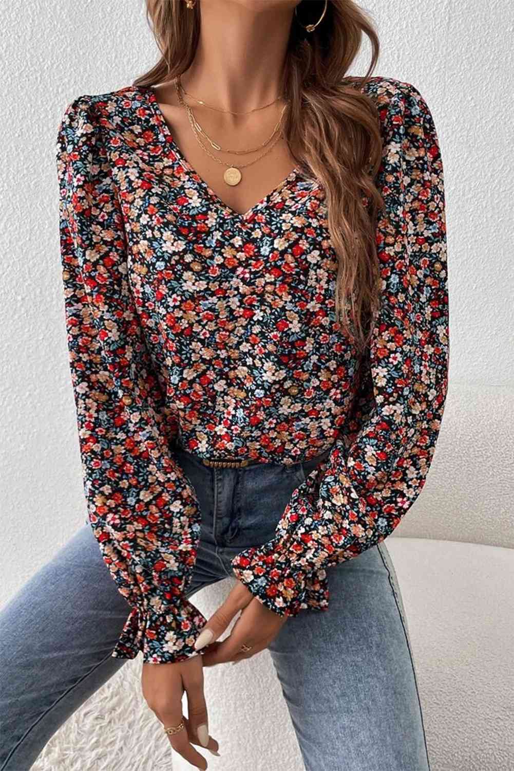 Blusa de manga larga estampada con cuello en V