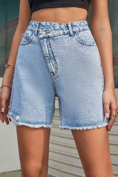 Short en jean boutonné à ourlet brut