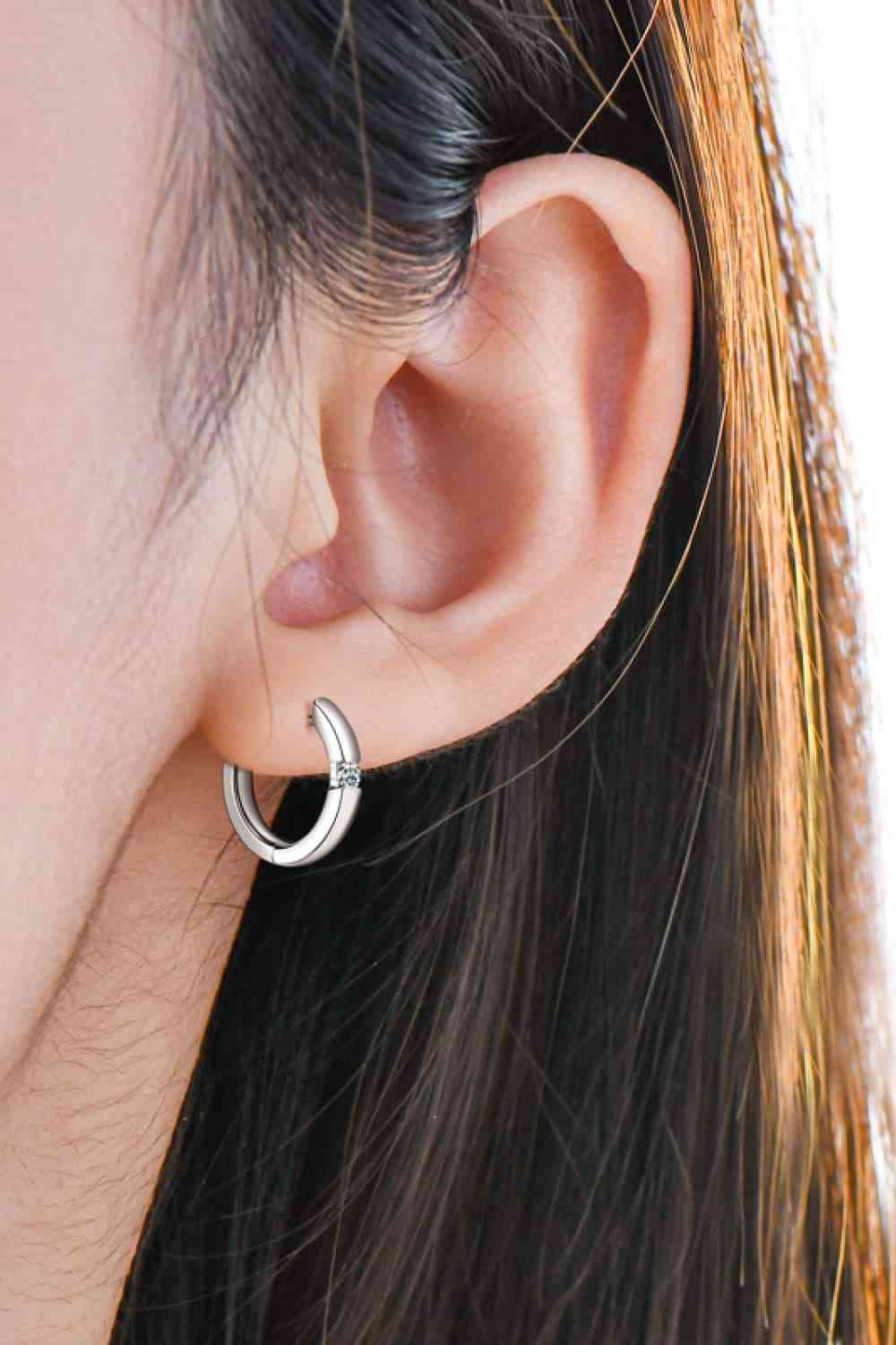 Boucles d'oreilles Huggie en argent sterling 925 Moissanite