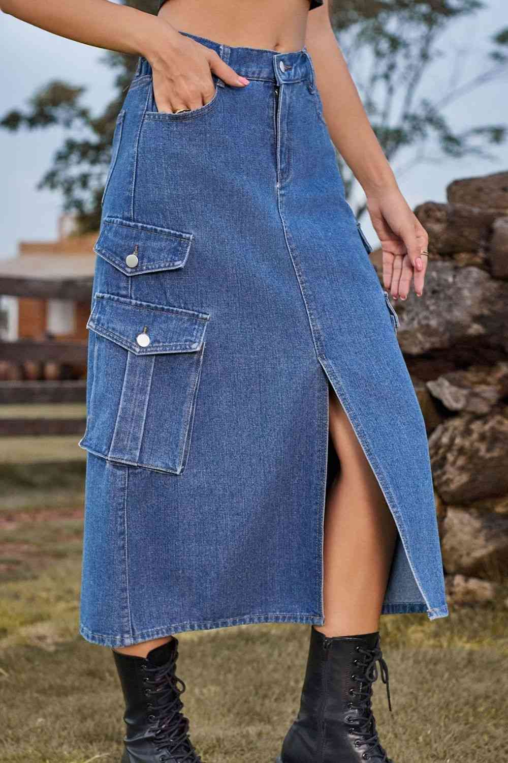 Jupe mi-longue en jean fendue sur le devant avec poches