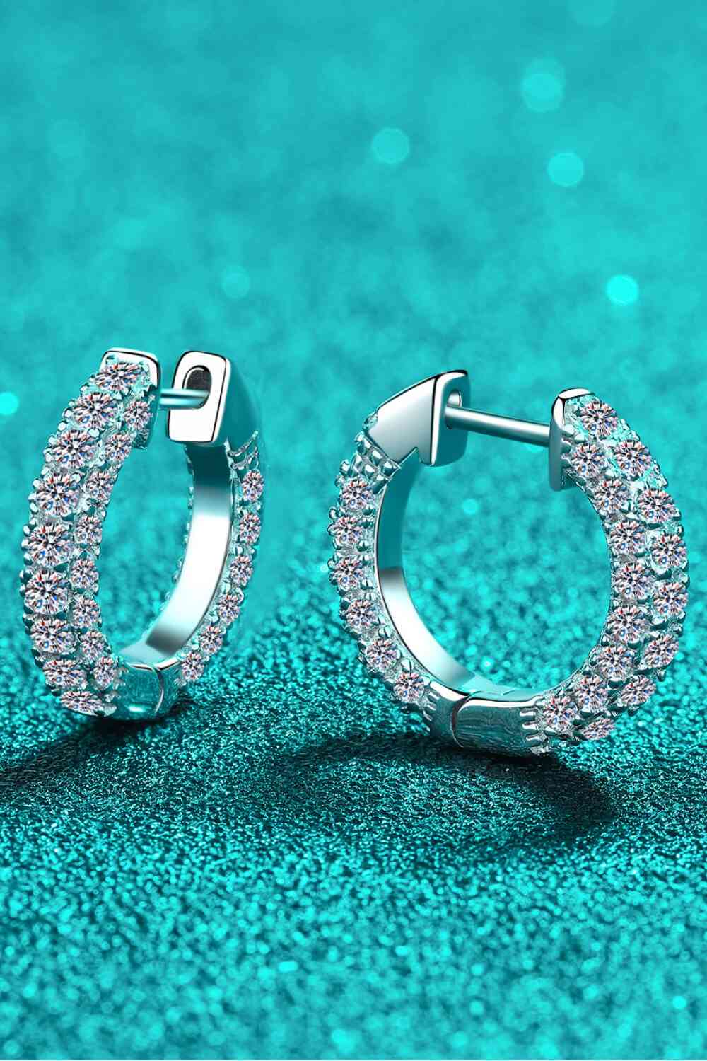 Boucles d'oreilles Huggie en argent sterling 925 et moissanite