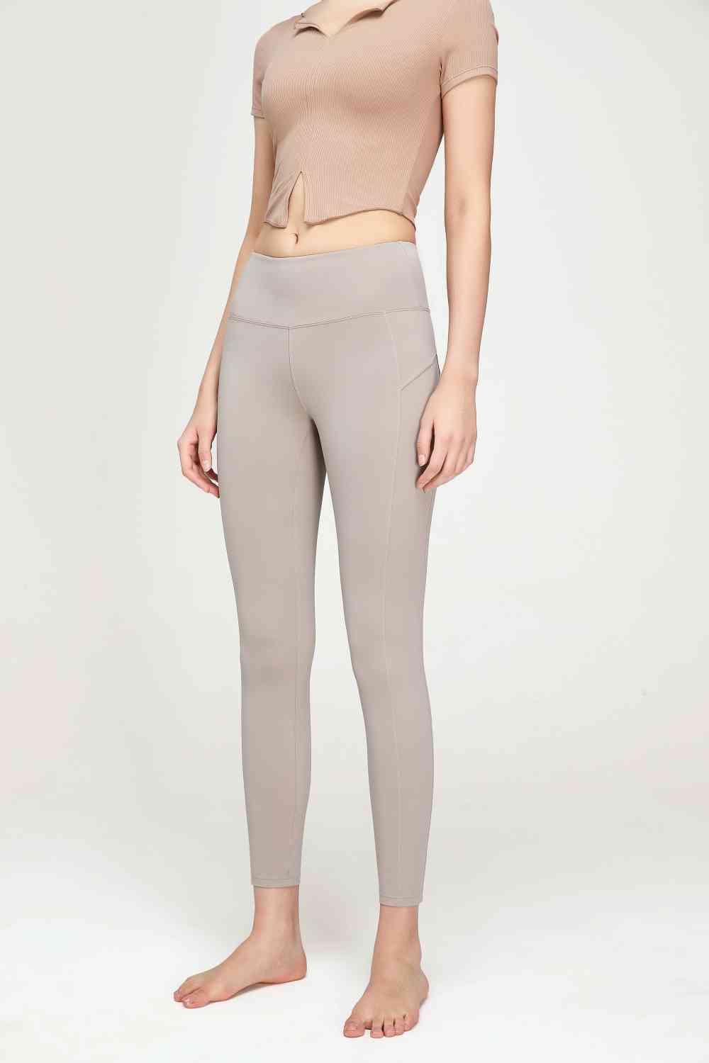 Leggings de sport à large ceinture et détails de couture