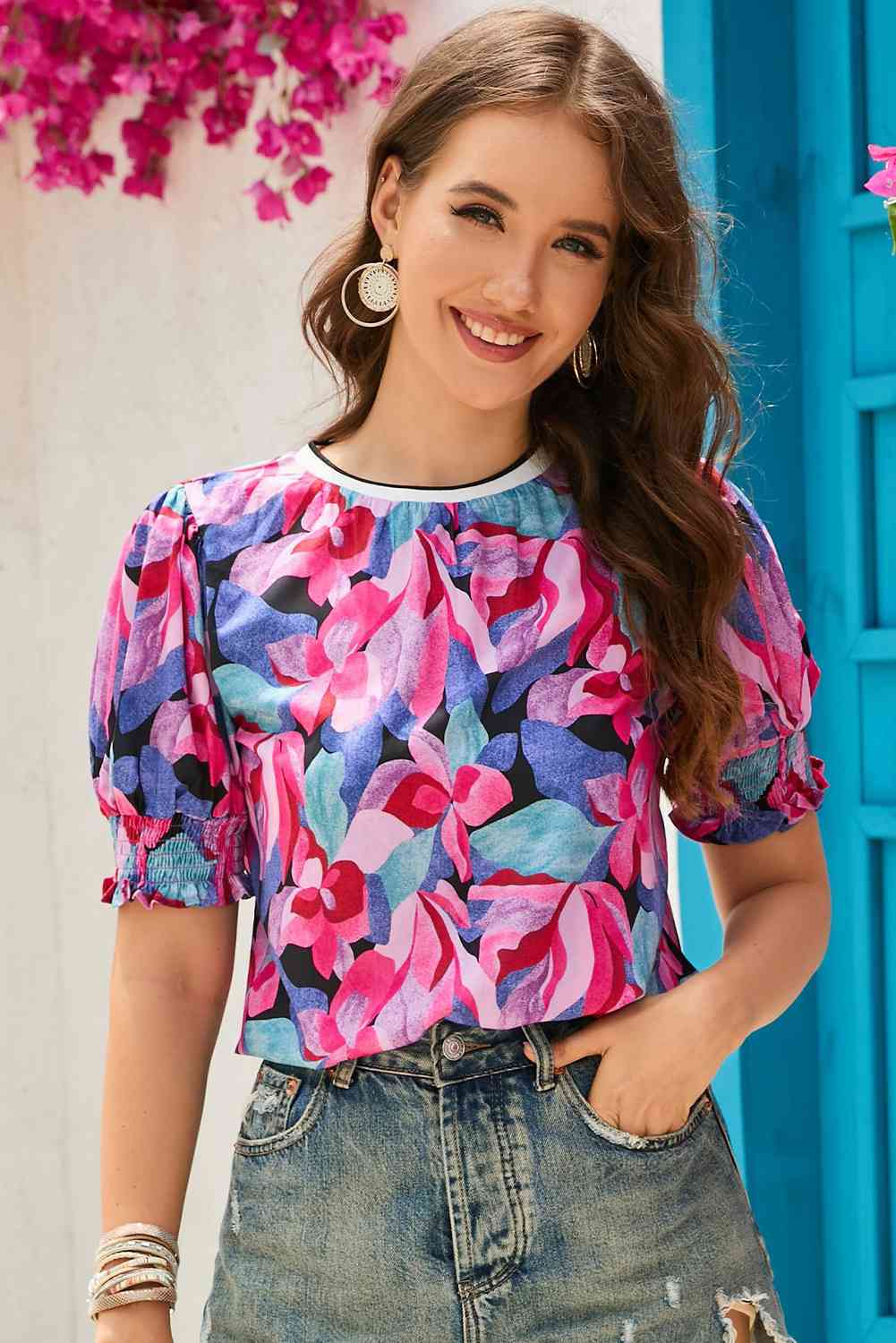 Top floral con cuello redondo y manga abullonada