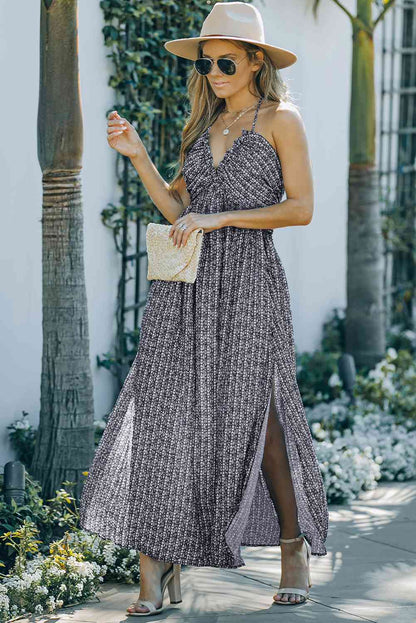 Vestido estampado con abertura sin espalda y cuello halter con bolsillos