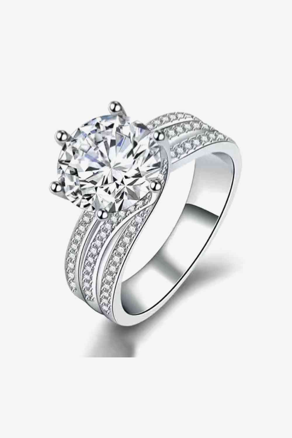 Bague à trois couches de moissanite adorée de 3 carats