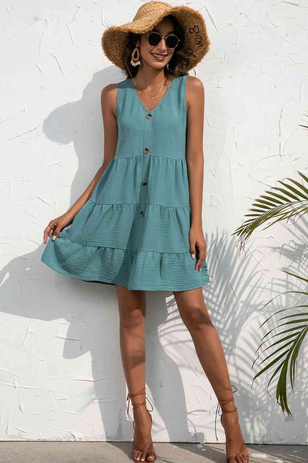 Vestido sin mangas con cuello en V y botones decorativos