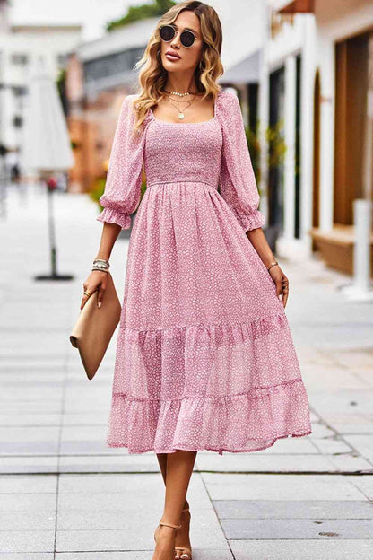 Vestido midi de leopardo con cuello cuadrado y mangas con volantes