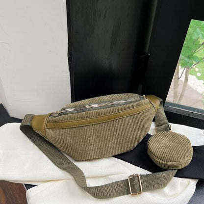 Petit sac à bandoulière en velours côtelé