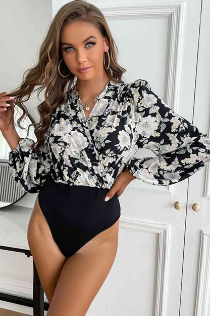 Body con manga abullonada y cuello con sobrepelliz floral