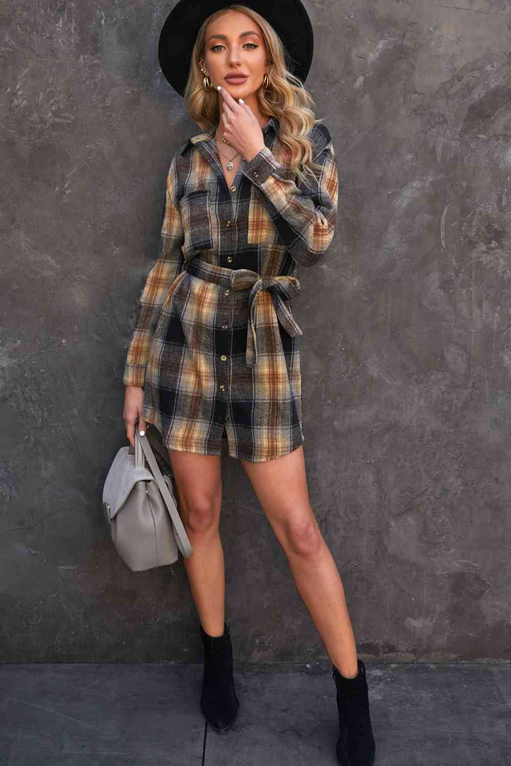 Robe chemise boutonnée à carreaux avec lien à la taille