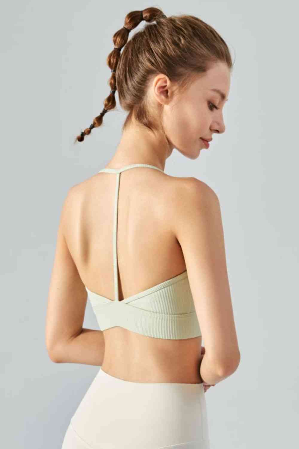 Camisole de sport courte côtelée à col licou et dos ouvert