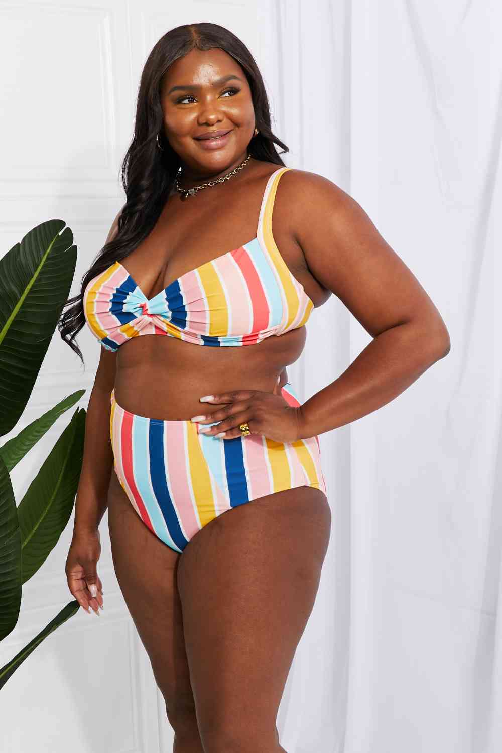 Bikini de talle alto con diseño a rayas Take A Dip Twist de Marina West Swim