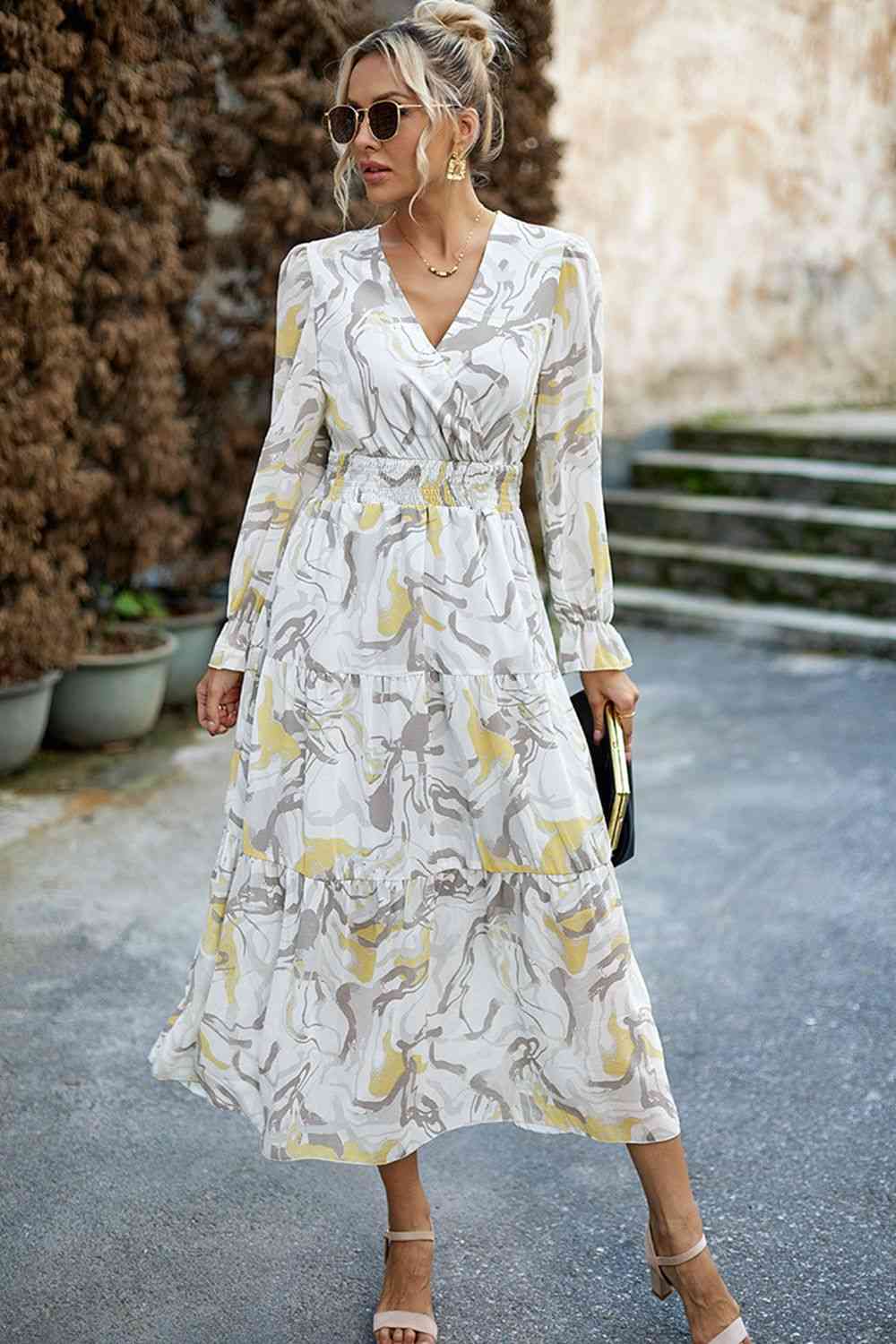 Robe midi imprimée à col surplis et manches volantées