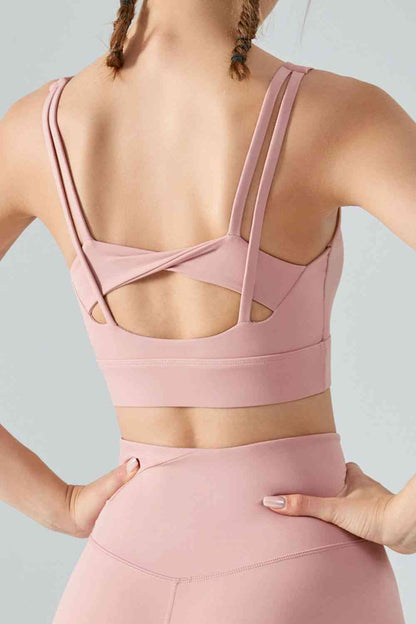 Soutien-gorge de sport à fausses couches torsadées et découpées dans le dos