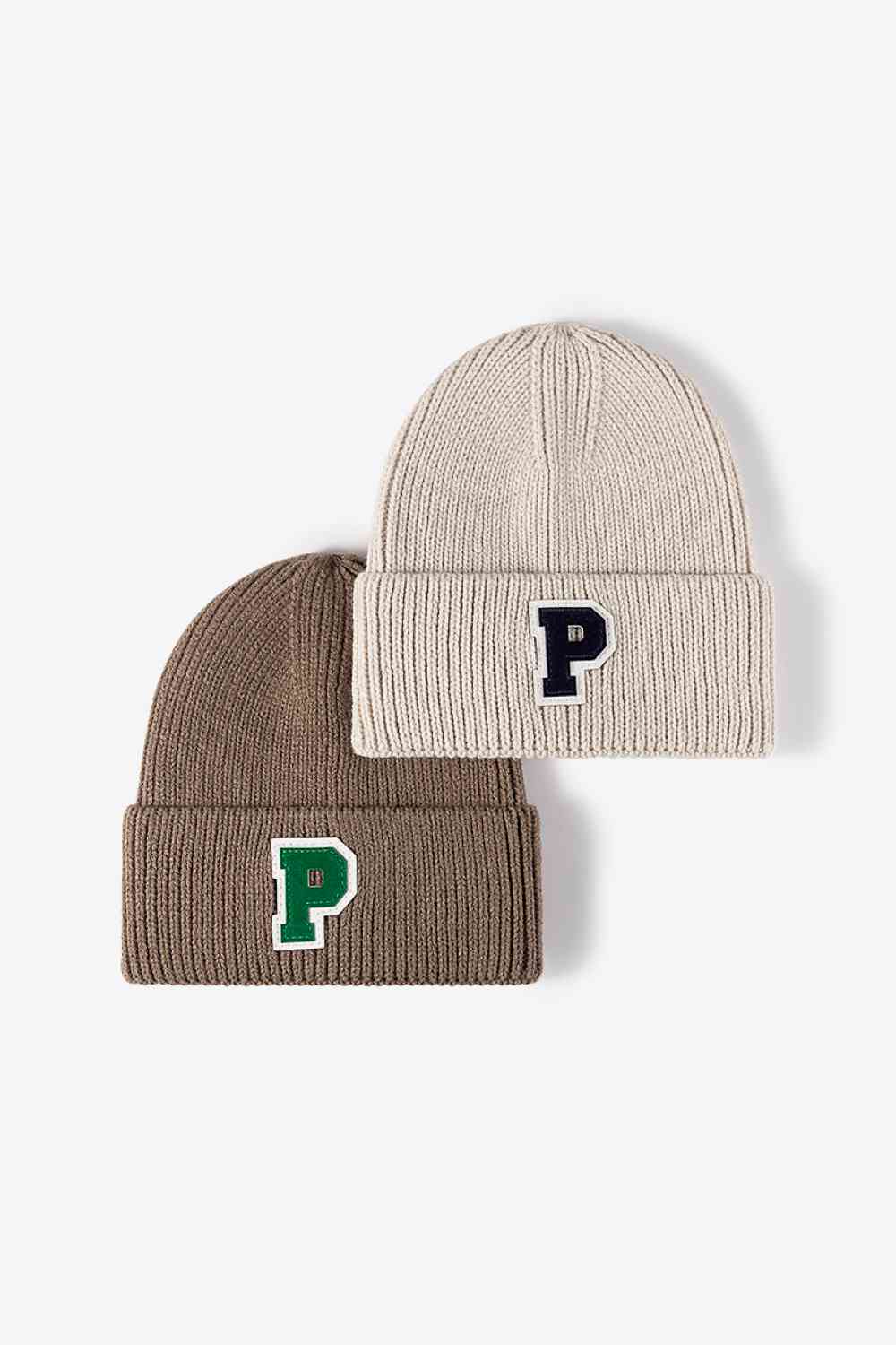 Gorro de punto con puños y parche de letras