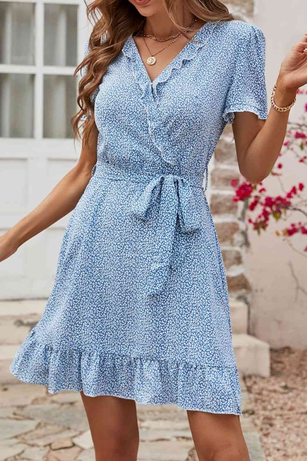 Robe à manches bouffantes et ceinture nouée à imprimé léopard