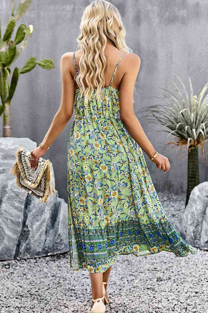 Vestido bohemio con tirantes finos y abertura con cordón