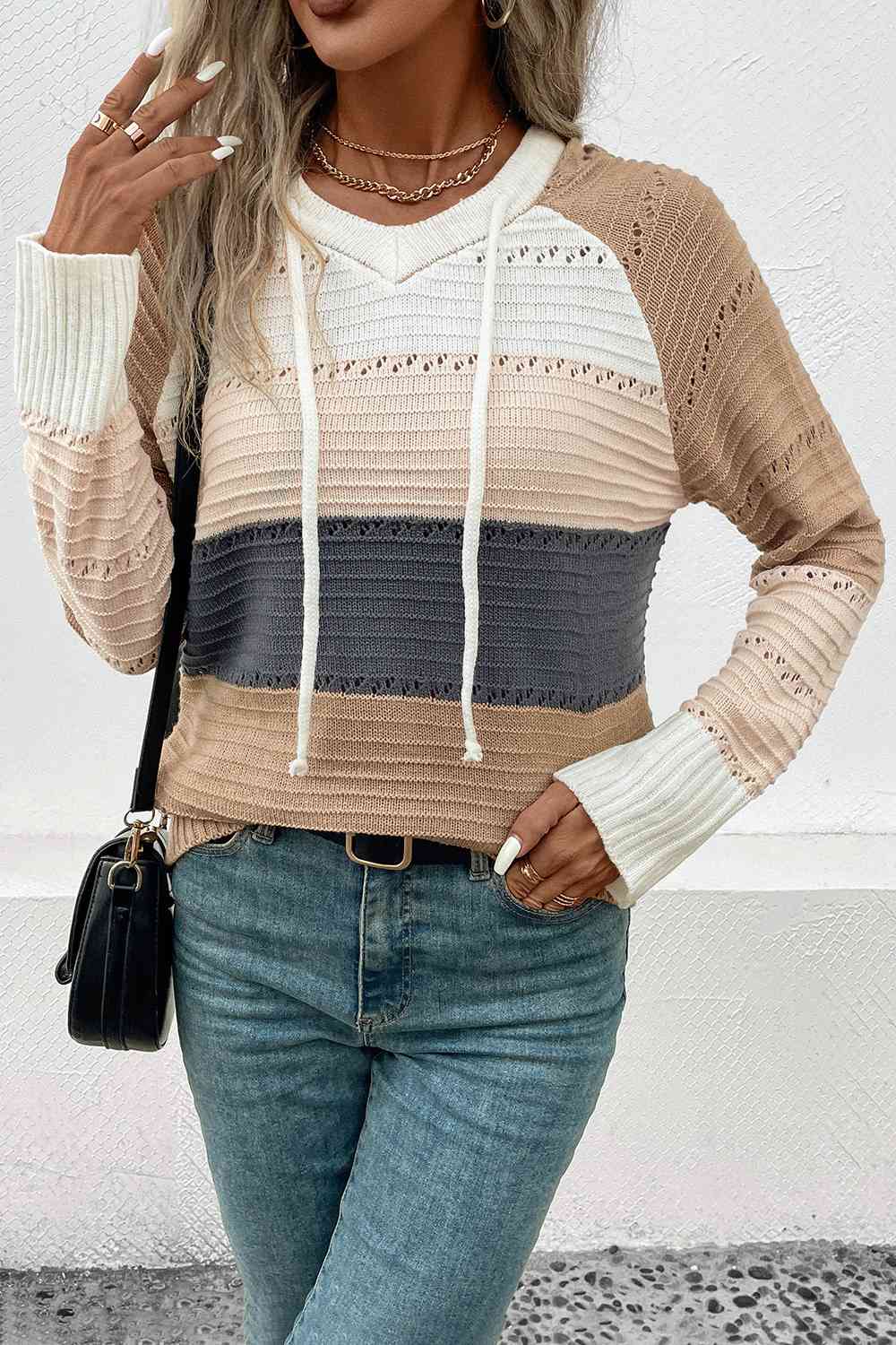 Pull à capuche avec cordon de serrage et blocs de couleurs